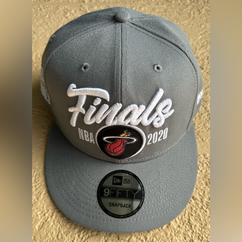 Miami Heat New Era 2020 NBA Finals Bound Locker Room 9FIFTY Snapback Gray Hat